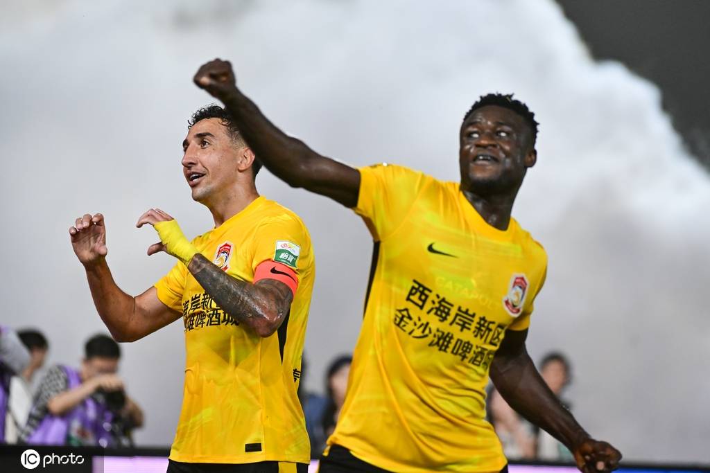 中超-卢斯戴维森建功 西海岸2-1十人海港13轮不败