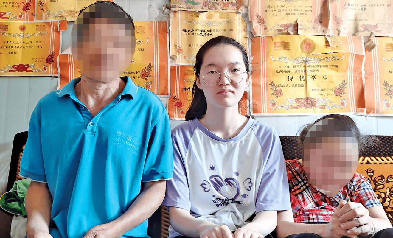 高考699分女生遭网暴后又遇冒名账号带货 知情人：她希望不被过多打扰，希望回归平静生活