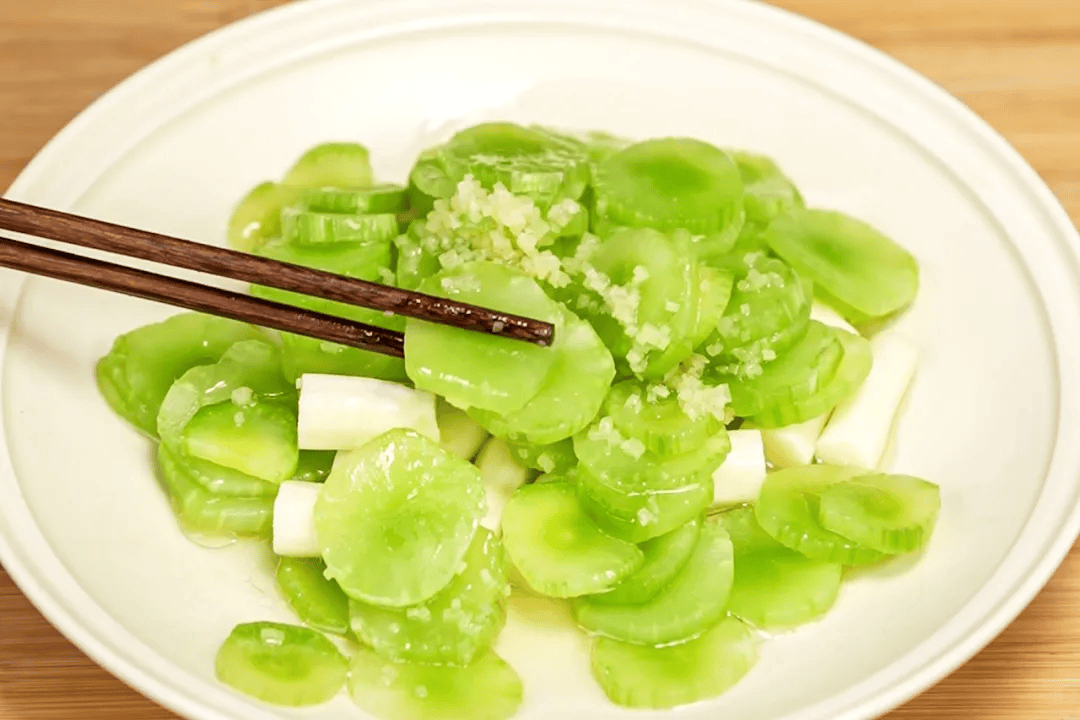 肝脏很爱的一种菜，每周吃点肝脏好，随手一蒸清脆爽口还好消化~