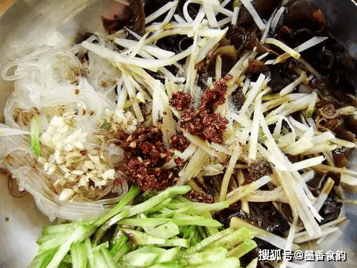 夏夜嘴馋又怕胖？清代"拌三丝"救你！脆嫩爽口不长肉，比沙拉管用100倍