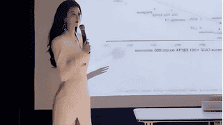上海一高校女老师上课照流出,身材纤细,网友:精致得像个洋娃娃