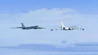10余架中俄军机再入韩国防识区!韩国战机紧急升空,却只能干瞪眼?