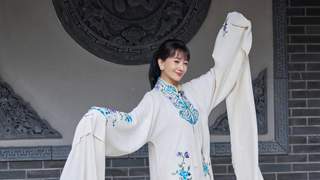 72岁赵雅芝体验戏曲状态佳 广袖翩跹自带古韵