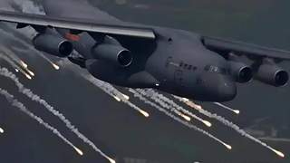 首次公开画面！运20空运红旗9B和S400，8轮发射车直接开进肚子！