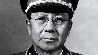 1961年，陈毅和周恩来在饭店吃狗肉，被人狠狠地踩了一脚