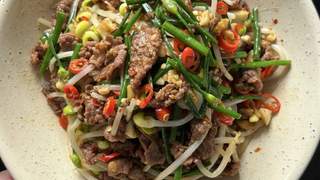 竟如此简单！家常菜王炸组合：豆芽炒牛肉的脆嫩秘诀