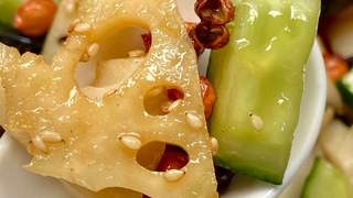 家常爽脆凉拌菜做法：莲藕黄瓜拌木耳教程上线