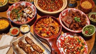 冬日暖心暖胃之选 芋头排骨粥鲜香熬成热乎好滋味