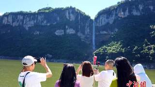 湖北恩施：清江山水引客来