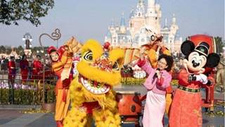 中产妈妈一天花光一万五，迪士尼的快乐究竟值不值？