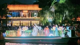 画舫演艺重现光彩 沿护城河献演泉城夜色