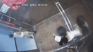 湖北仙桃电梯口因男童挡门起口角 双方冲突后警方正组织治安调解