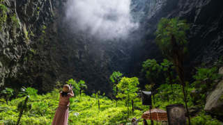 湖北宣恩夏日避暑游升温 多景区游客扎堆消暑打卡