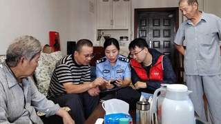 摸过爷爷弹片伤疤的女警 成武汉海工社区军民贴心人