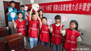 聊城东昌府区闫寺街道嘉隆社区依托小粉笔公益课堂开展非遗漆扇制作体验