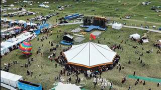 暑期清凉小城游火了 四川多地上演民俗文旅新玩法