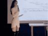 上海一高校女老师上课照流出,身材纤细,网友:精致得像个洋娃娃