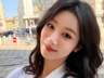 杨紫晒米兰街头自拍照 化身雀斑少女活泼又可爱
