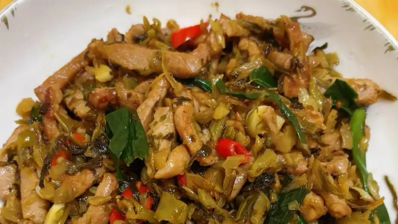 雪菜肉丝,这盘“米饭杀手”让我连干了三碗饭,成本不到10块钱