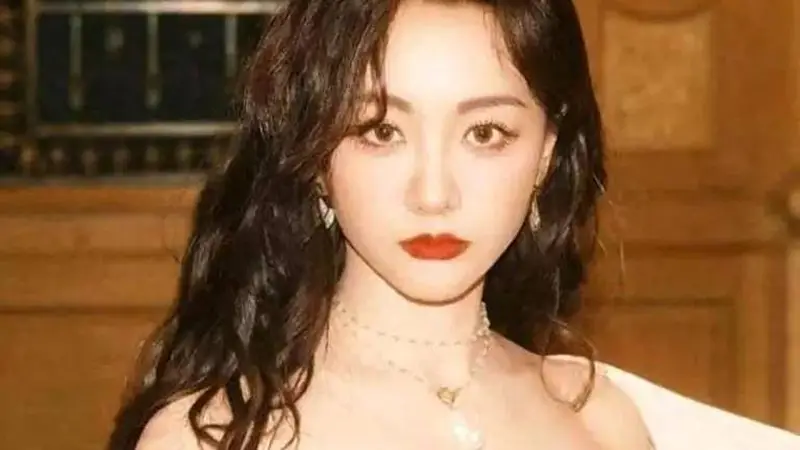 杨蓉最新写真惊艳亮相:娇小身材藏不住火辣曲线,颜值与自律并存