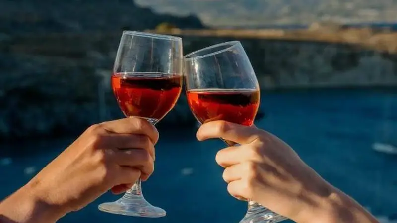 从葡萄园到酒杯:为何葡萄酒的香气远比鲜葡萄复杂?