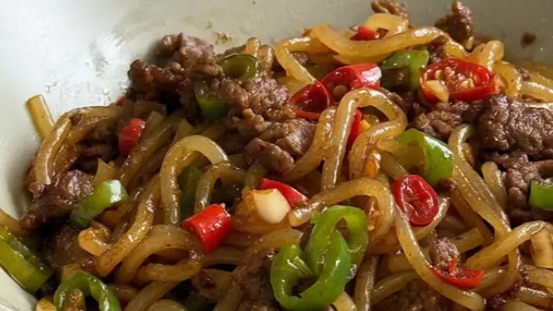 吉安泰和牛肉炒粉:镬气蒸腾赣地风味的街头硬菜