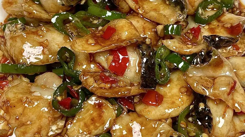 蒜香鱼片做法出炉 分放蒜末控火候 配饭绝了