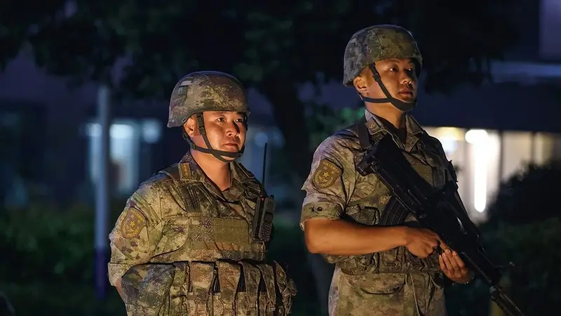 第71集团军“朱德警卫团”深夜哨位:连长替高烧战士站哨 传承干部爱兵老传统