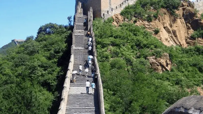 2024暑假旅游遇冷 景区圈地透支信任理性消费成新选择