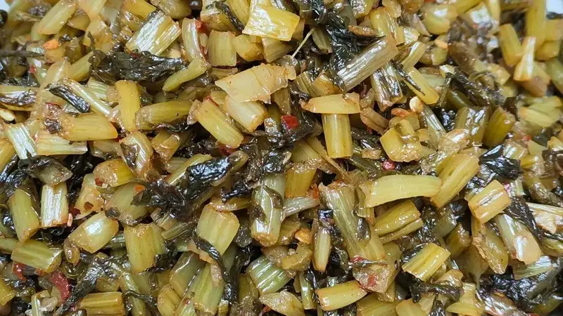 春节返程带两瓶 爱吃的咸菜原来都是家里那口老坛腌的