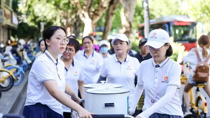最暖杭州｜“最美凉茶摊”的第49个夏天