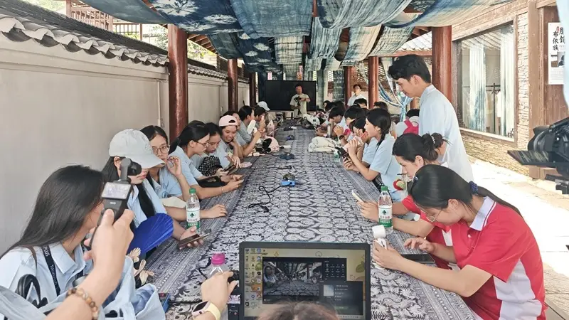 手作传古韵,友谊跨山海!中越青年共绘贵州非遗新风采