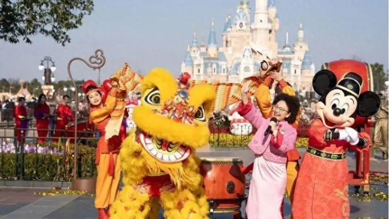 中产妈妈一天花光一万五,迪士尼的快乐究竟值不值?