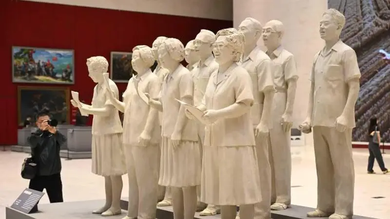 中国国家博物馆经典革命美术展亮相中央一号大厅
