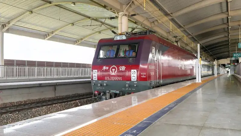 内蒙古开行今年首趟进疆旅游专列启程