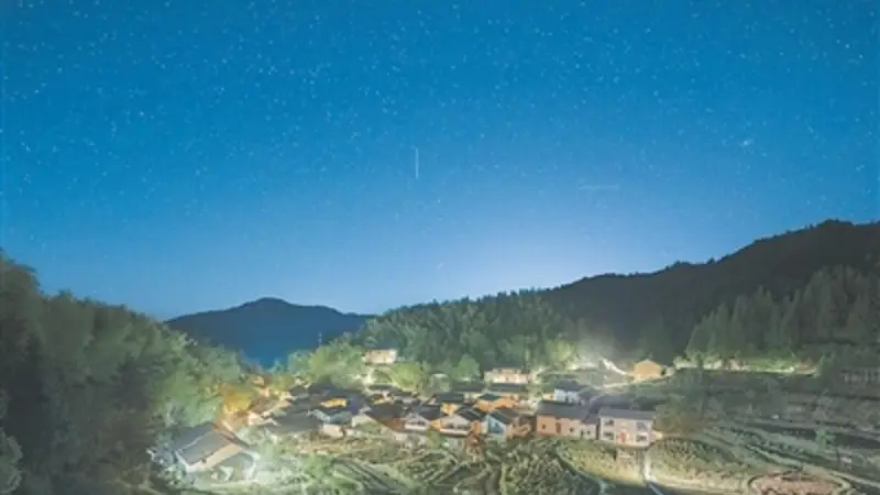 夏夜观星热!祁连推出多品类星空旅游产品吸引游客