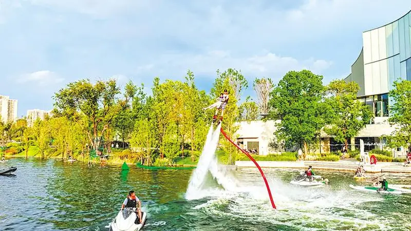 武汉麓洲水上乐园迎客 桨板水上匹克球项目吸睛