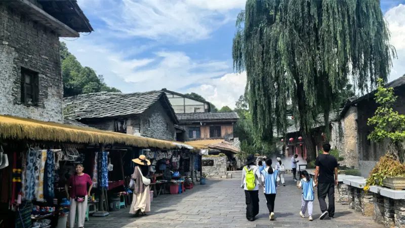 天龙屯堡暑期人气旺 民俗展演多元业态引客来
