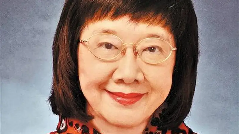 新加坡作家尤今探访景德镇 惊叹窑变陶瓷携天成之美亮心神
