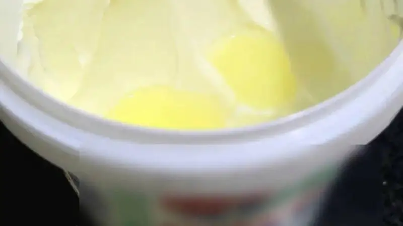 酸奶开封后冒黄水能不能喝？别再搞错了