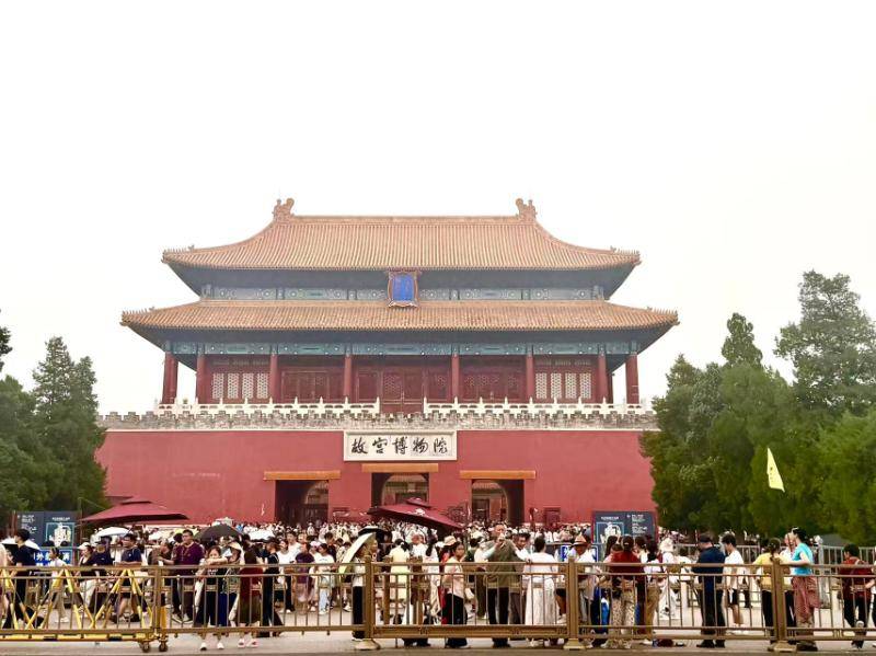 半两财经｜暑期出游升温，多个热门目的地仍有300元低价机票可捡漏