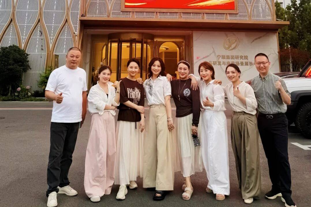 北市楼成大众点评六合区淮扬菜口味榜第一名，丽籽闺蜜圈邹丽携南京女性创业者打卡