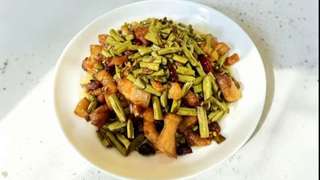 气温飙升食欲不振 这道酸豆角炒肉成家庭下饭首选