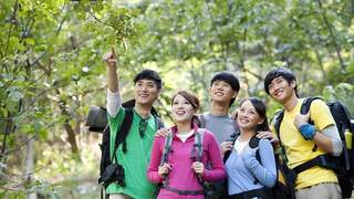 今日！社会出怪现象：明明现在经济不景气，可为什么旅游的人那么多？