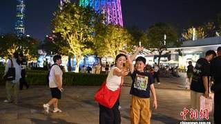 7月23日晚广州塔夏夜绚丽 成暑期热门打卡点
