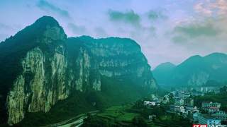 【每日一图@湖南】航拍涟源湄江风景区，看尽峡谷间的山河温柔