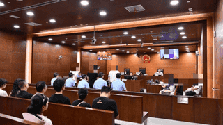 成都一火锅店回收口水油熬锅底给客人食用，5人被判刑
