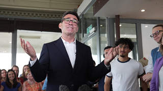 伯纳姆就任英国首相 民生新政引关注