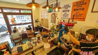 天津街头刨冰今夏成寻味热点 百年消夏凉食吸引大批外地游客赴津打卡
