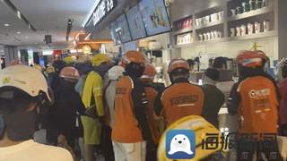 立秋迎“秋天第一杯奶茶” 济南世茂商圈茶饮店热度两极分化